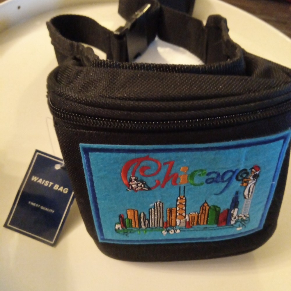 Chicago NWT USA Theme Waist Bag. Front and Back Zipper Pouches FF240